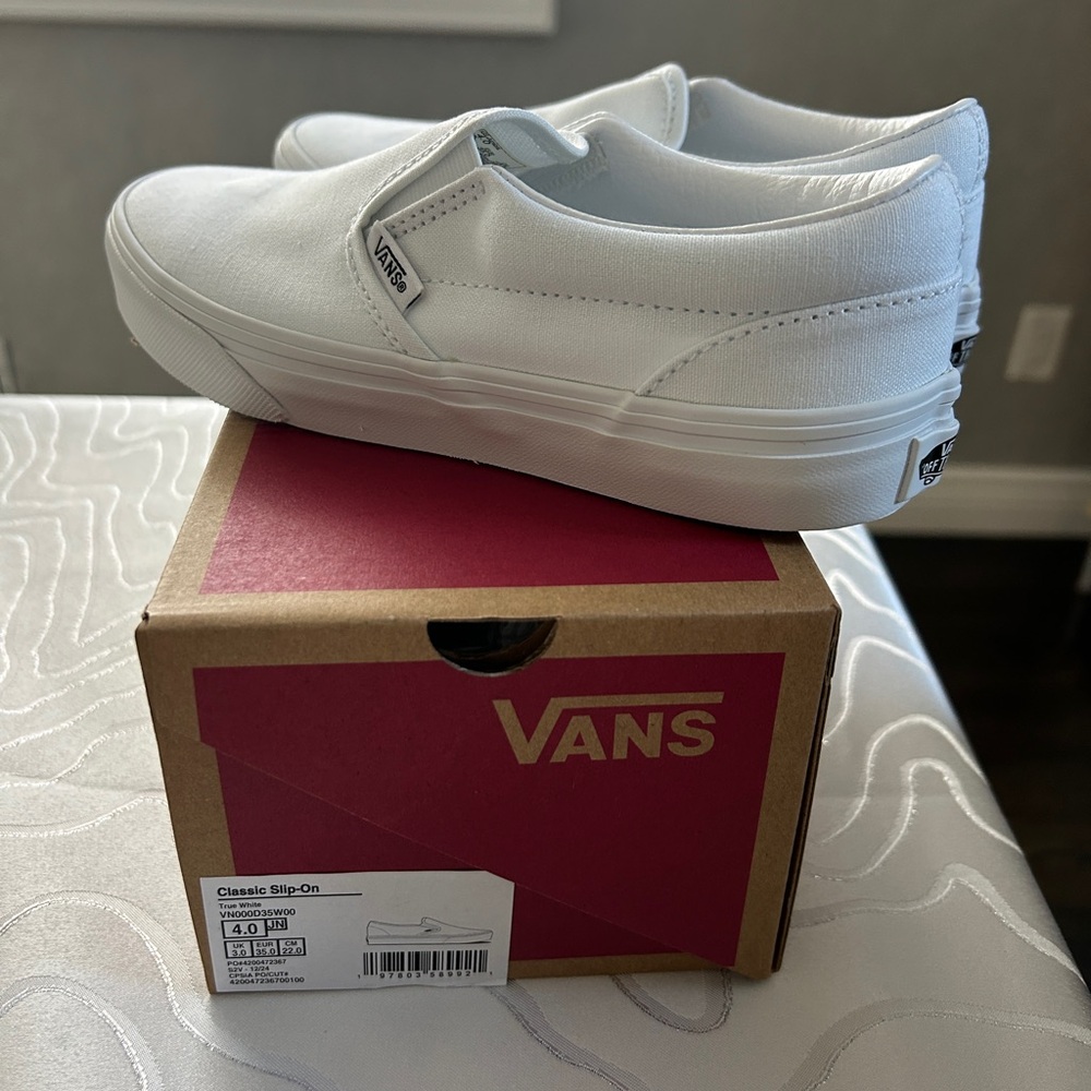 Vans Kids Classic Slip-On Sneakers, New in Box, Size 4